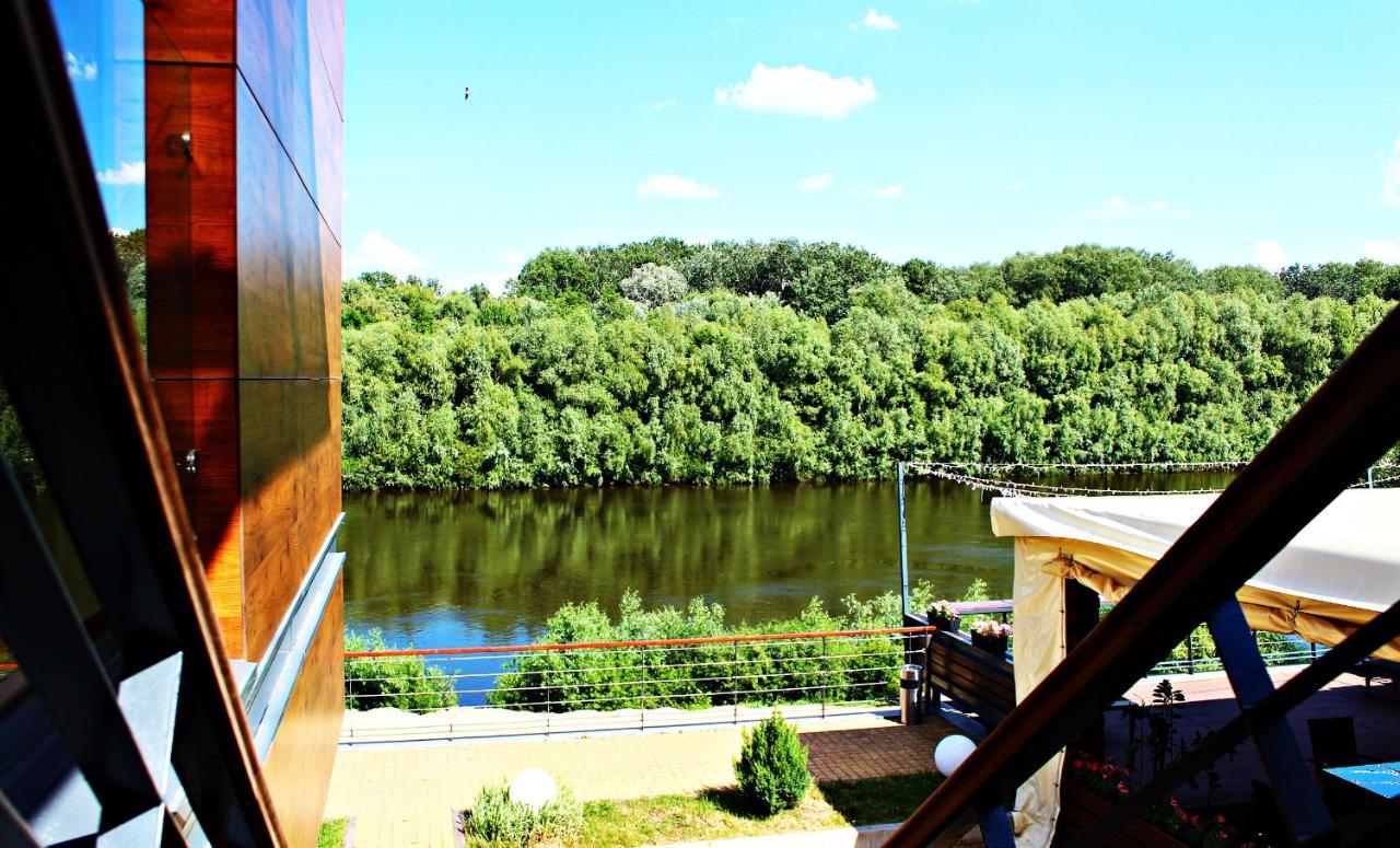 Riverside- Hotel And Mice Tjernihiv Eksteriør billede